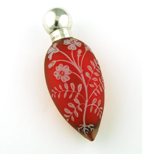 Webbs red glass cameo scent C1885
